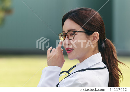女醫生 女醫生 54117432