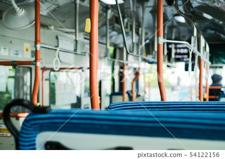 在公交車的公共汽車裡面 在公交車的公共汽車裡面 54122156
