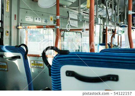 在公交車的公共汽車裡面 在公交車的公共汽車裡面 54122157