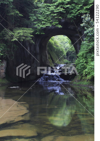 在深秋的Shimizu Stream公園，Kameya洞穴 54122290