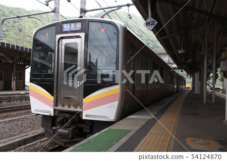 上越線E129系列在水上站(水上⇔長岡)停下 上越線E129系列在水上站(水上⇔長岡)停下 54124870