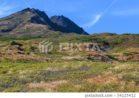 Mt. Chokai in the early fall seen from Yasushindo 54125412