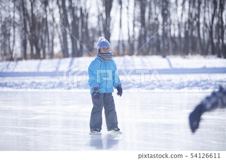 Girls to skate 54126611