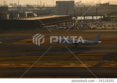 Cityscape empty entrance 54129202