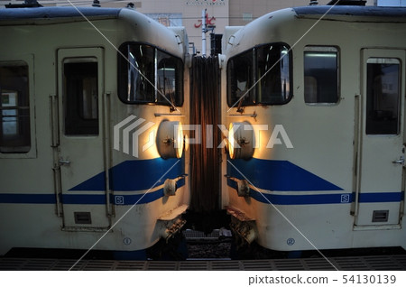 Hokuriku Main Line, ordinary trains stopping at Kanazawa Station (455 series) Hokuriku Main Line, ordinary trains stopping at Kanazawa Station (455 series) 54130139