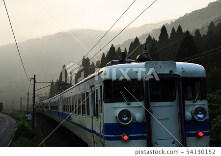 Hokuriku Main Line, ordinary train (455 series) leaving Minamiimajo Station 54130152