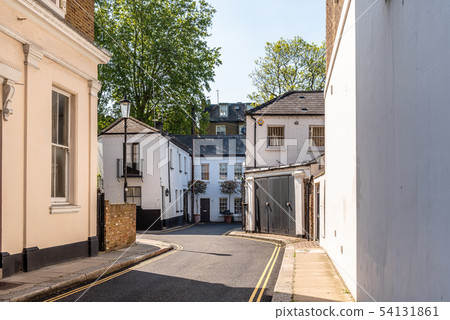 Townhouses in alley  in Notting Hill in London 54131861