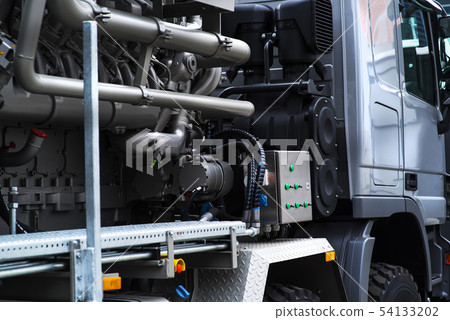 coiled tubing machine to work in the oil fields 54133202