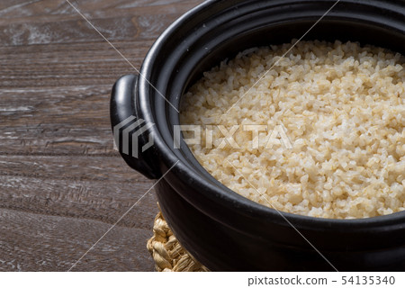 烹調在泥罐的糙米 烹調在泥罐的糙米 54135340