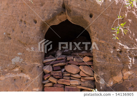 洞穴墓地 54136905