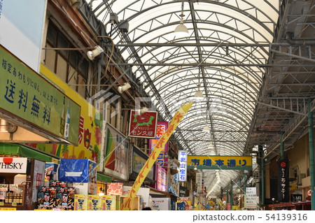 Market central street entrance 54139316