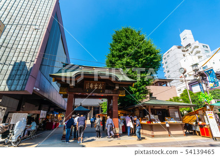Tokyo cityscape in Japan Takaiwa-ji Temple in Sugamo Jizodori Shopping District (Togenuki Jizoen) Tokyo cityscape in Japan Takaiwa-ji Temple in Sugamo Jizodori Shopping District (Togenuki Jizoen) 54139465