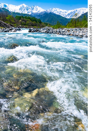 《Nagano Prefecture》 Hakuba Village/Clear stream in the Northern Alps 《Nagano Prefecture》 Hakuba Village/Clear stream in the Northern Alps 54141095