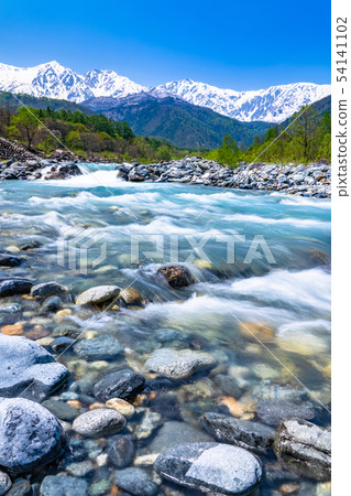 《長野縣》白馬村/北阿爾卑斯清澈的溪流 《長野縣》白馬村/北阿爾卑斯清澈的溪流 54141102
