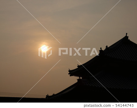 With the dusk contrast With the dusk contrast 54144743
