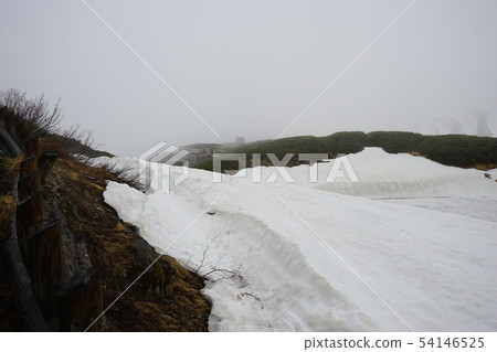 Tateyama Kurobe Alpine Route · Murodo of the rainy season 54146525