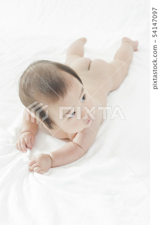 A naked baby 54147097