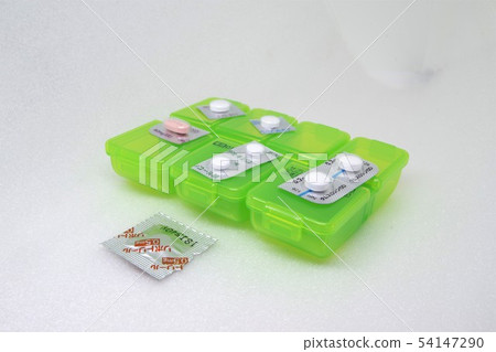 Medicine container Medicine container 54147290