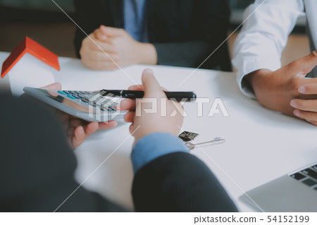 lawyer insurance broker consulting giving legal advice to couple customer about buying renting house. financial advisor with mortgage loan investment contract. realtor selling real estate lawyer insurance broker consulting giving legal advice to couple customer about buying renting house. financial advisor with mortgage loan investment contract. realtor selling real estate 54152199