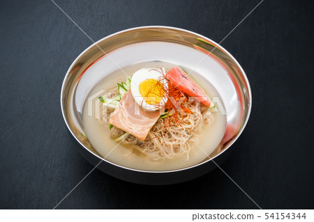 冷面韓國麵條（naengmyeon） 54154344