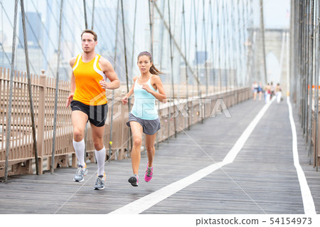 Runners couple running in New York 54154973