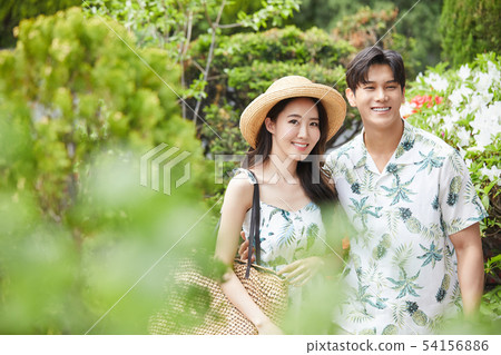 夫妻旅行步行 54156886