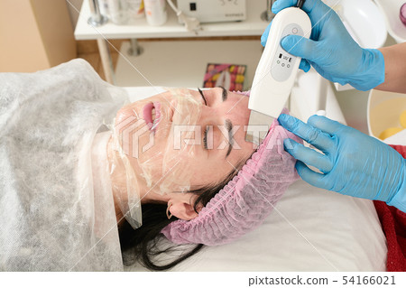Young woman in beauty salon doing ultrasound Young woman in beauty salon doing ultrasound 54166021