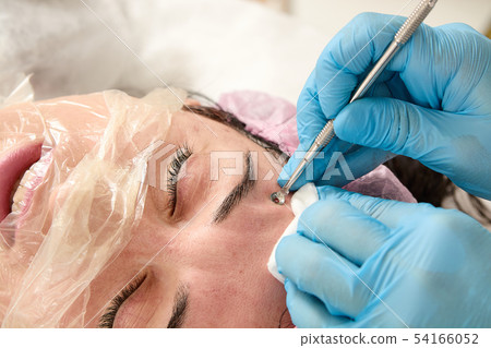 Young woman in beauty salon does manual face 54166052