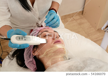 Young woman in beauty salon doing ultrasound Young woman in beauty salon doing ultrasound 54166070