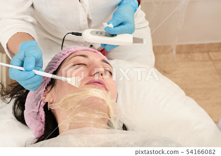 Young woman in beauty salon doing ultrasound Young woman in beauty salon doing ultrasound 54166082