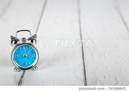 Alarm clock on wooden background with copy space Alarm clock on wooden background with copy space 54166645