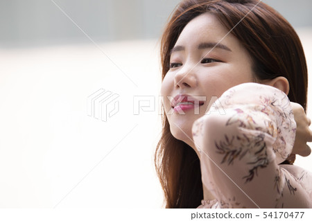 Beautiful woman 54170477