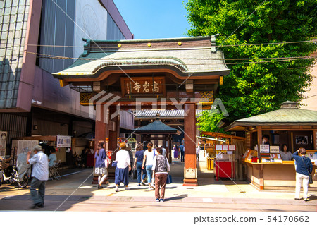 Tokyo cityscape in Japan Takaiwa-ji Temple in Sugamo Jizodori Shopping District (Togenuki Jizoen) Tokyo cityscape in Japan Takaiwa-ji Temple in Sugamo Jizodori Shopping District (Togenuki Jizoen) 54170662