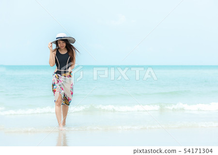 Summer Holiday. Lifestyle woman chill holding  54171304