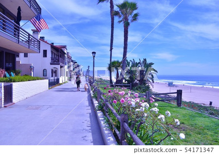 沿曼哈頓海灘的路 54171347