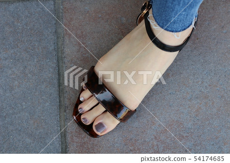 涼鞋腳修指甲 54174685