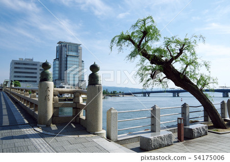 Matsue Ohashi和Lake Shinji的景觀...島根縣松江市天氣:晴朗 Matsue Ohashi和Lake Shinji的景觀...島根縣松江市天氣:晴朗 54175006