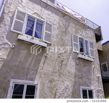 時尚商店普羅旺斯風格的建築南歐風格的建築白色窗戶露台樓梯Yukimachi Kita-ku Okayama 54181666