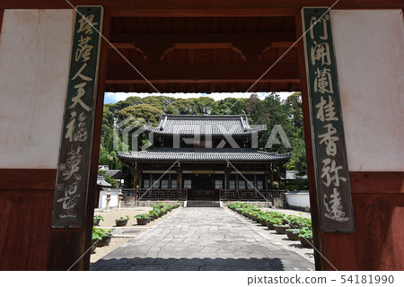 Takufu-ji Temple I see Tennoden from the Sanmon Takufu-ji Temple I see Tennoden from the Sanmon 54181990