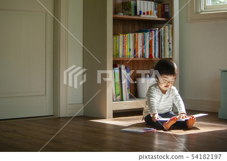 孩子們讀一本書 54182197
