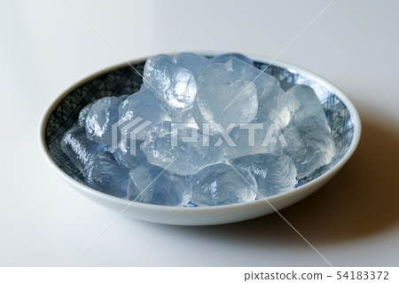 在板材的蕨 - 澱粉餃子 在板材的蕨 - 澱粉餃子 54183372