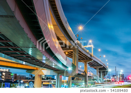 Night view of the Metropolitan Expressway Ekita junction 54189480