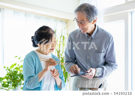 資深夫婦片劑設備廚房 資深夫婦片劑設備廚房 54193210