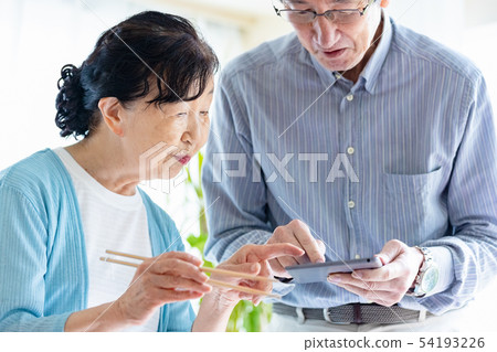 Senior couple tablet device kitchen 54193226