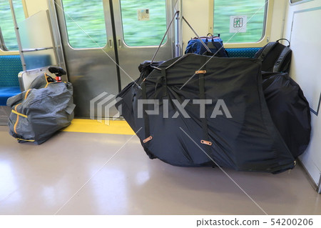 Travelling by train 54200206