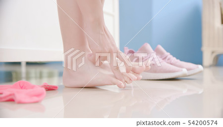 woman has athletes foot 54200574