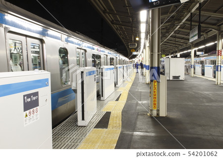 Keihin Tohoku Line home door at Kawaguchi Station (before operation) Keihin Tohoku Line home door at Kawaguchi Station (before operation) 54201062