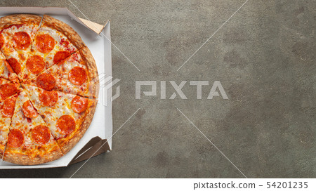 Tasty pepperoni pizza. 54201235