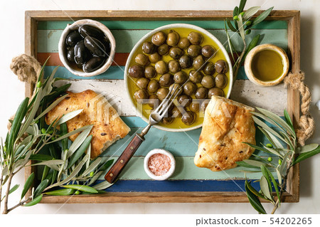 Green and black olives 54202265