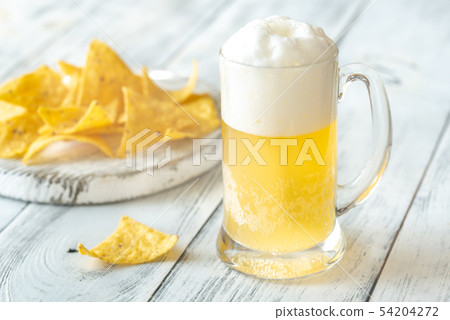Mug of beer with tortilla chips 54204272
